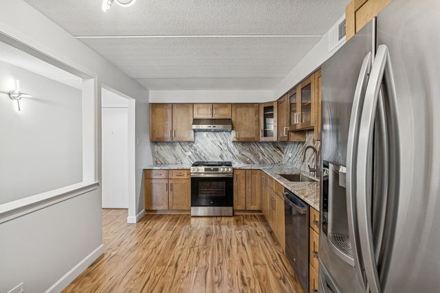 6980 W Touhy Avenue 201, Niles, IL 60714