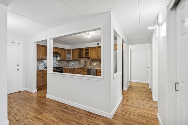 6980 W Touhy Avenue 201, Niles, IL 60714