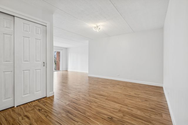 6980 W Touhy Avenue 201, Niles, IL 60714