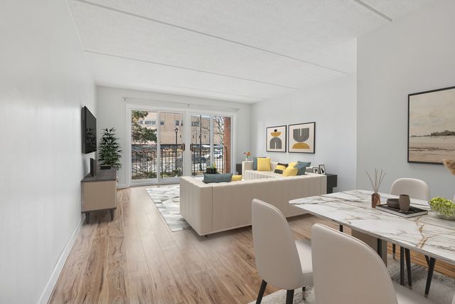 6980 W Touhy Avenue 201, Niles, IL 60714