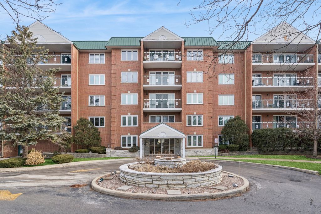 6980 W Touhy Avenue 201, Niles, IL 60714
