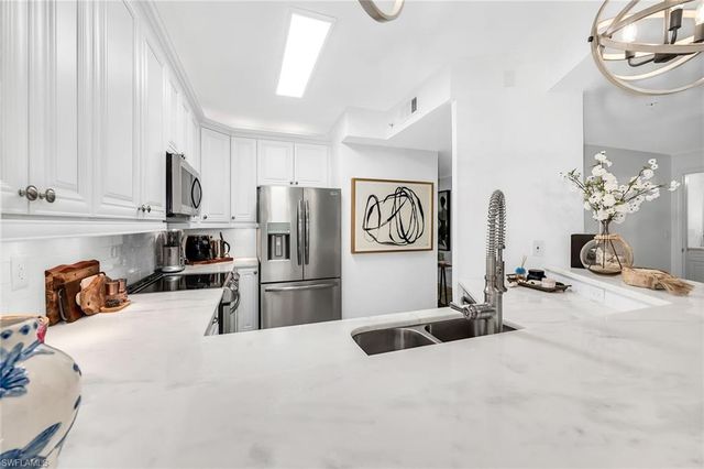 7671 Pebble Creek CIR 105, Naples, FL 34108