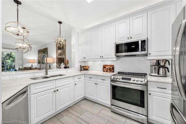 7671 Pebble Creek CIR 105, Naples, FL 34108