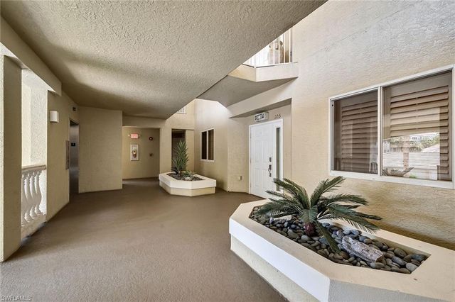 7671 Pebble Creek CIR 105, Naples, FL 34108