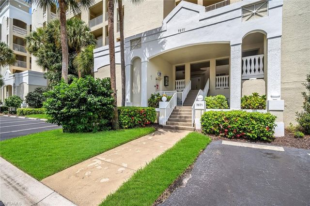 7671 Pebble Creek CIR 105, Naples, FL 34108