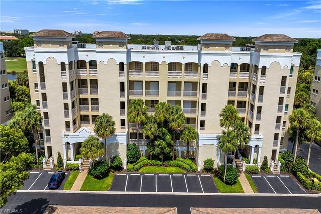 7671 Pebble Creek CIR 105, Naples, FL 34108