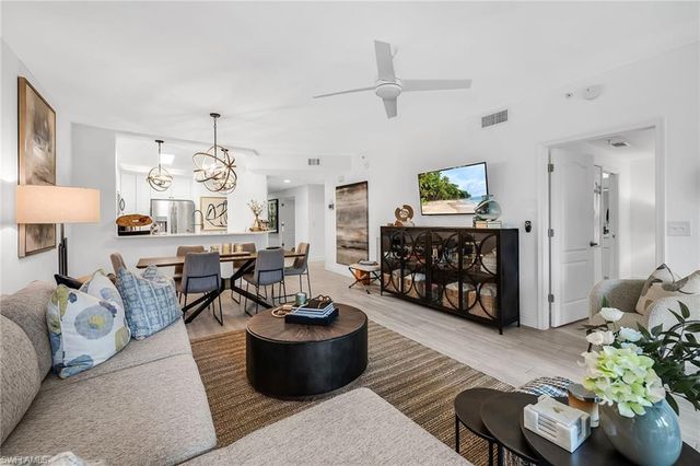 7671 Pebble Creek CIR 105, Naples, FL 34108