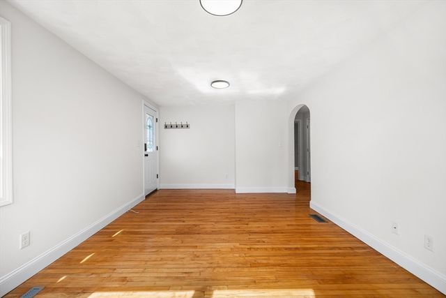 1 Egmont Ave, Billerica, MA 01821