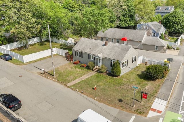 1 Egmont Ave, Billerica, MA 01821