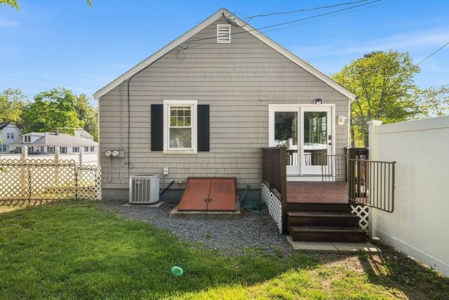 1 Egmont Ave, Billerica, MA 01821