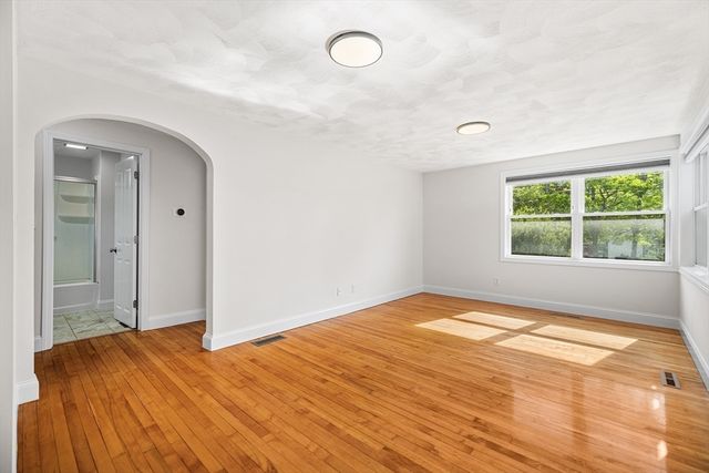 1 Egmont Ave, Billerica, MA 01821