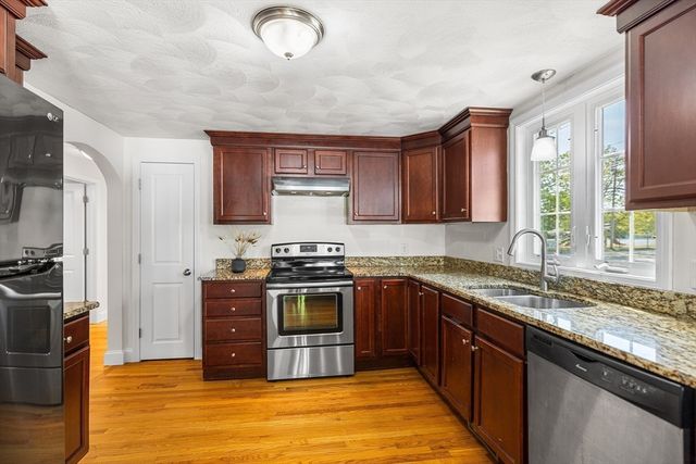 1 Egmont Ave, Billerica, MA 01821