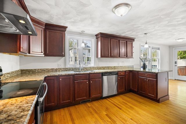 1 Egmont Ave, Billerica, MA 01821