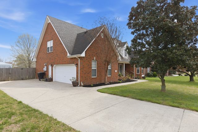 2013 Adonis Dr, Murfreesboro, TN 37128