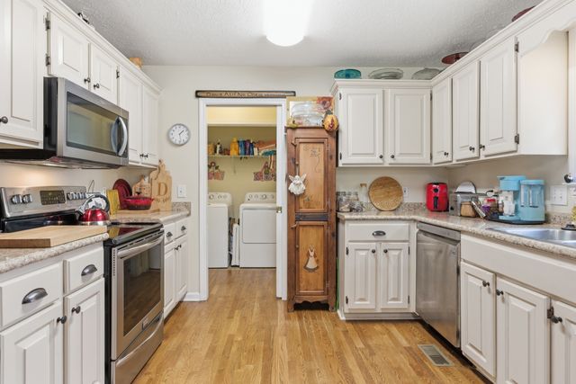 2013 Adonis Dr, Murfreesboro, TN 37128