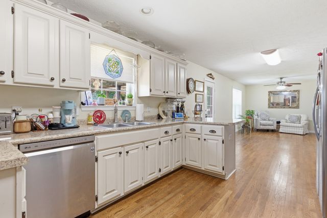 2013 Adonis Dr, Murfreesboro, TN 37128