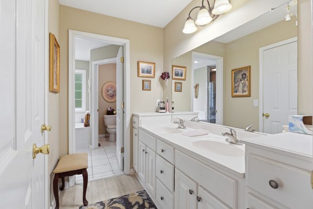 2013 Adonis Dr, Murfreesboro, TN 37128