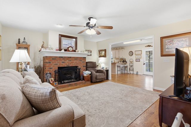 2013 Adonis Dr, Murfreesboro, TN 37128