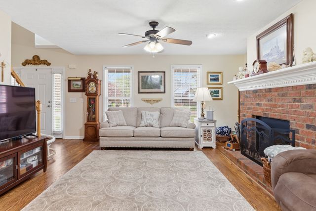 2013 Adonis Dr, Murfreesboro, TN 37128