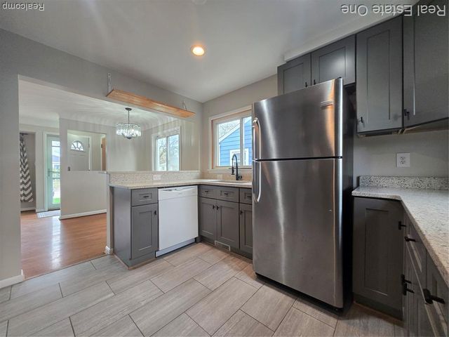 28425 Alger Boulevard, Madison Heights, MI 48071