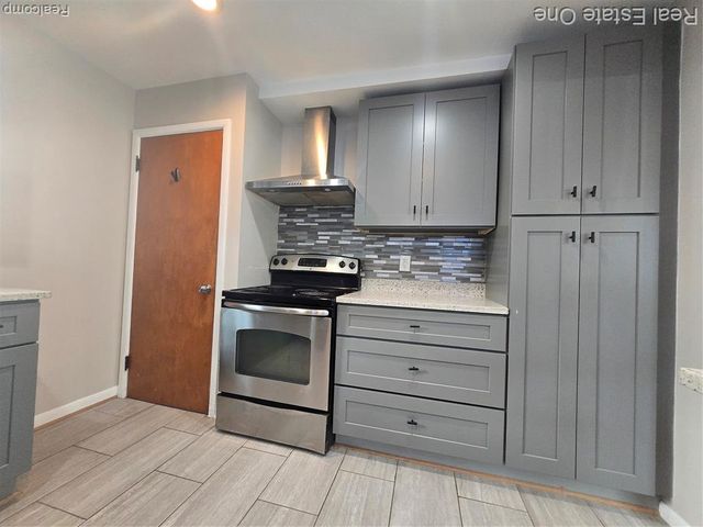 28425 Alger Boulevard, Madison Heights, MI 48071