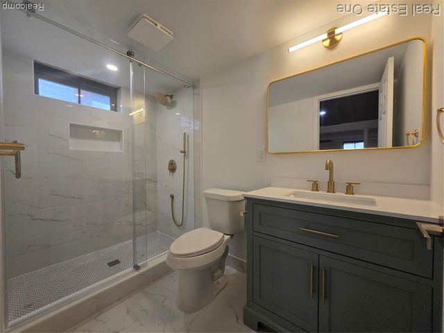 28425 Alger Boulevard, Madison Heights, MI 48071