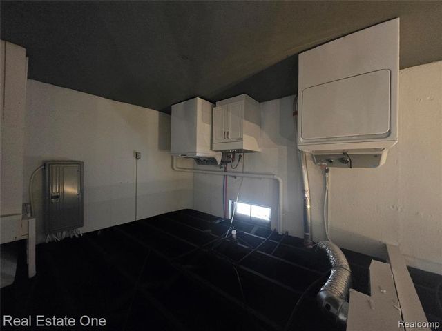 28425 Alger Boulevard, Madison Heights, MI 48071