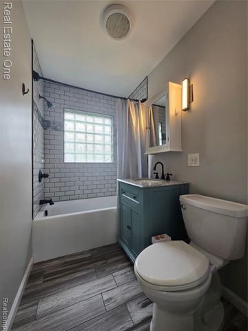 28425 Alger Boulevard, Madison Heights, MI 48071