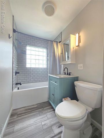 28425 Alger Boulevard, Madison Heights, MI 48071