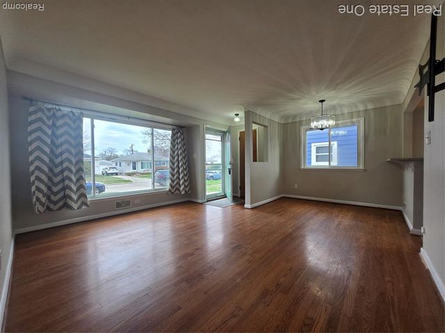 28425 Alger Boulevard, Madison Heights, MI 48071