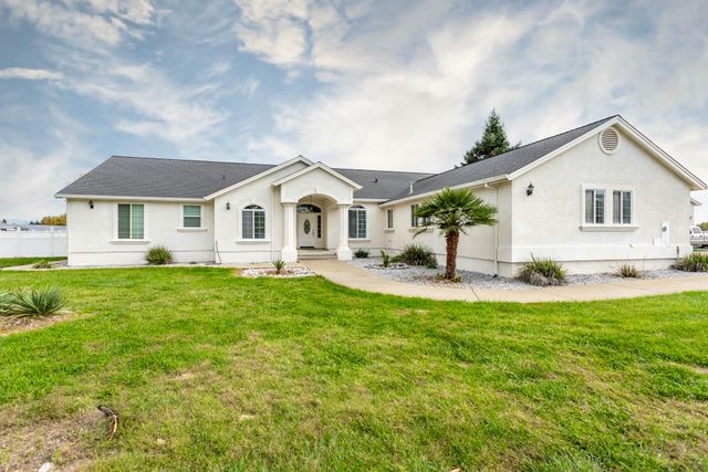 7605 Churn Creek Road, Redding, CA 96002