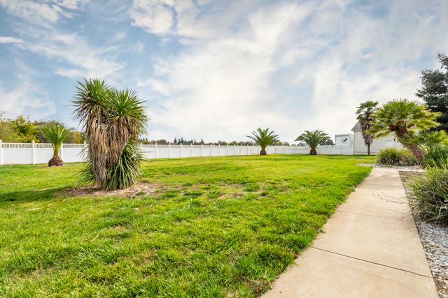 7605 Churn Creek Road, Redding, CA 96002