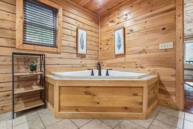 2920 Raven Fork Circle, Sevierville, TN 37876
