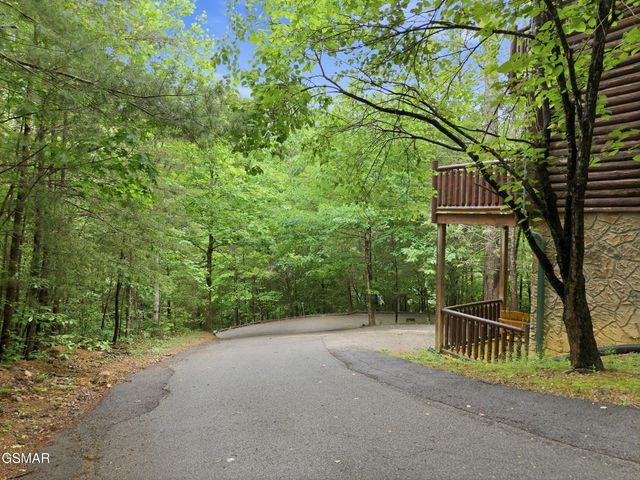 2920 Raven Fork Circle, Sevierville, TN 37876