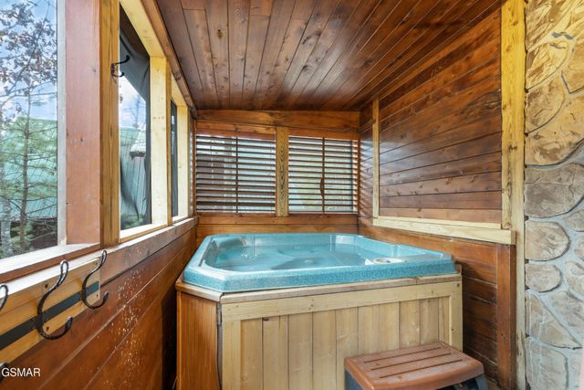 2920 Raven Fork Circle, Sevierville, TN 37876