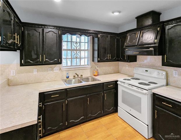 602 N Dakota Street, Alton, TX 78573