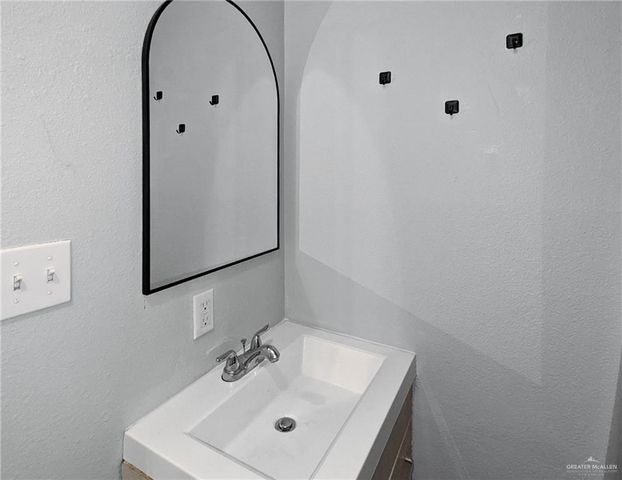 602 N Dakota Street, Alton, TX 78573