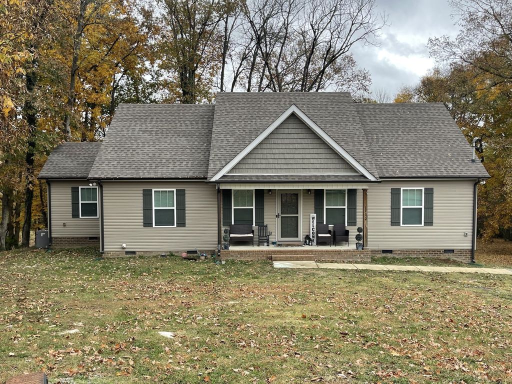 1210 White Dr, Lewisburg, TN 37091