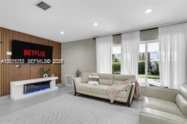 1540 SE 23rd Ave -, Pompano Beach, FL 33062