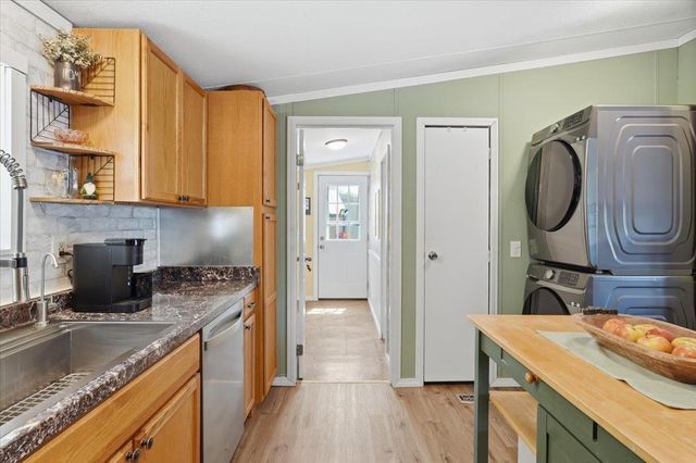 737 Porterwood Drive, Williston, VT 05495