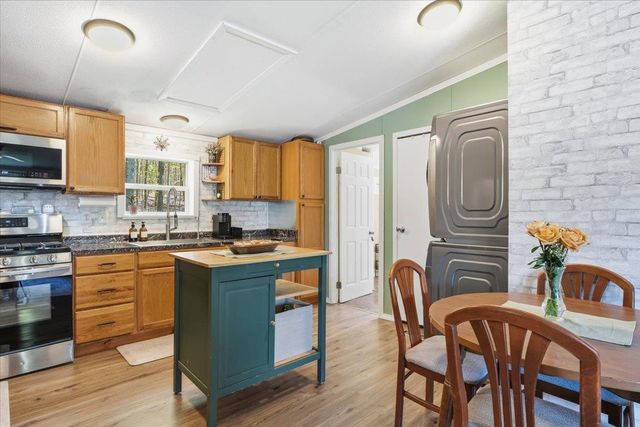 737 Porterwood Drive, Williston, VT 05495