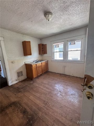 451 12th Street, Niagara Falls, NY 14303