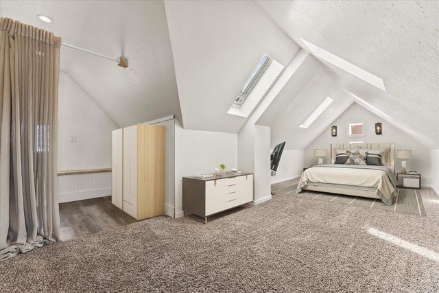 1725 N Astor STREET, Milwaukee, WI 53202