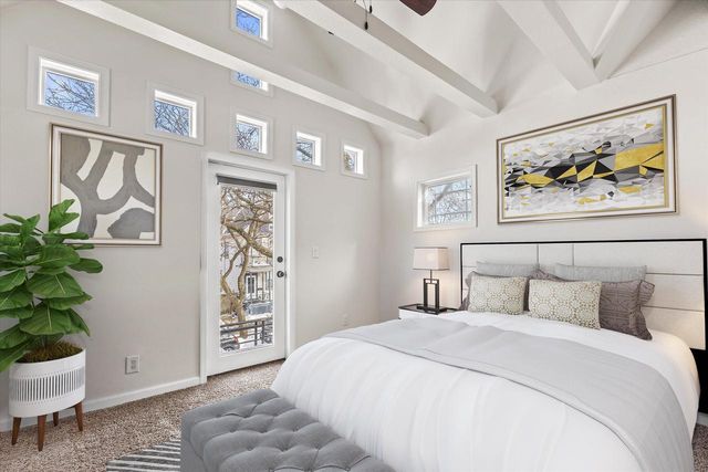 1725 N Astor STREET, Milwaukee, WI 53202