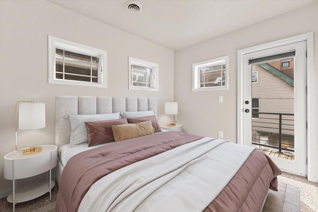 1725 N Astor STREET, Milwaukee, WI 53202