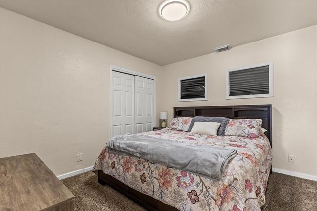 1725 N Astor STREET, Milwaukee, WI 53202