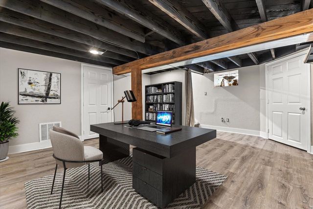 1725 N Astor STREET, Milwaukee, WI 53202