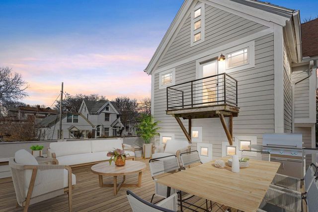 1725 N Astor STREET, Milwaukee, WI 53202