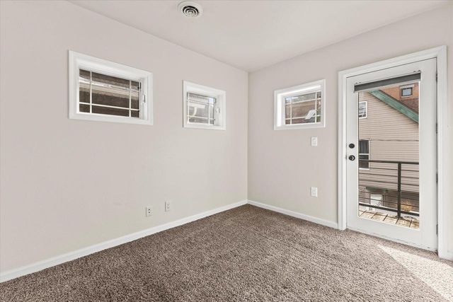 1725 N Astor STREET, Milwaukee, WI 53202