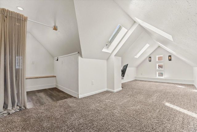 1725 N Astor STREET, Milwaukee, WI 53202